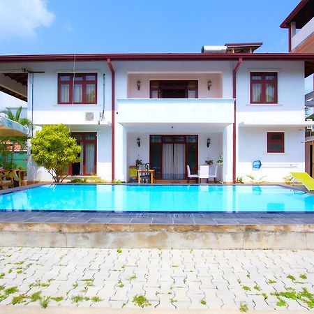 The Blue Beach Guesthouse Negombo Luaran gambar