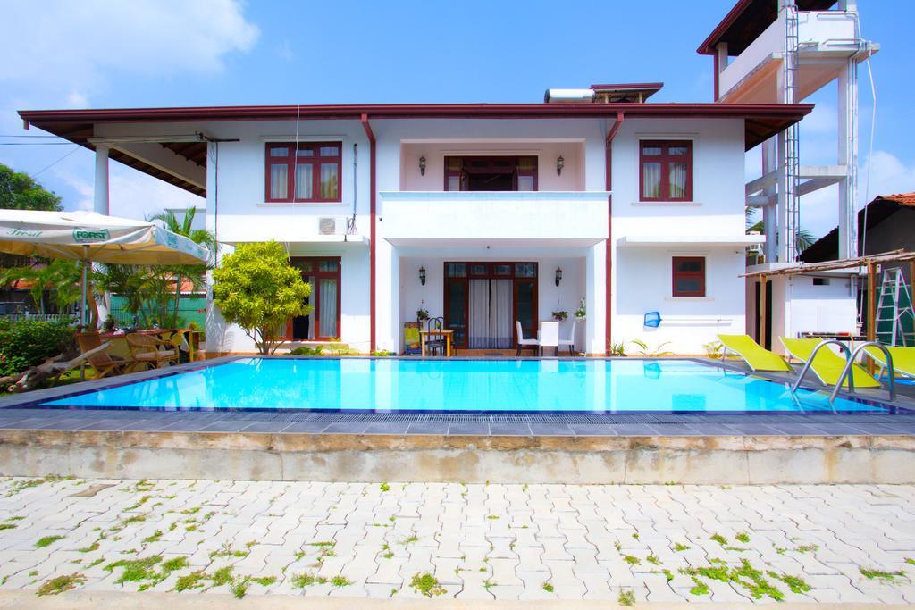 The Blue Beach Guesthouse Negombo Luaran gambar