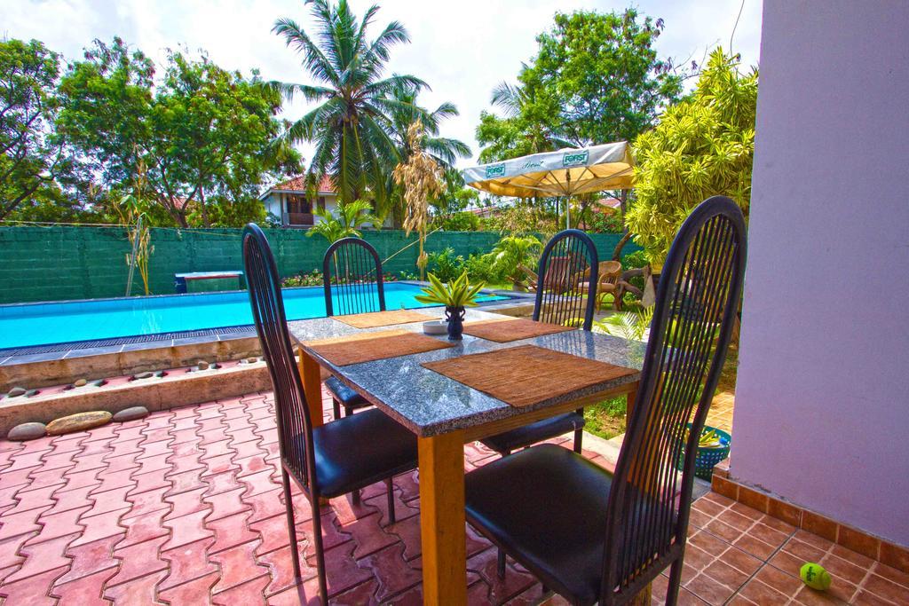 The Blue Beach Guesthouse Negombo Luaran gambar