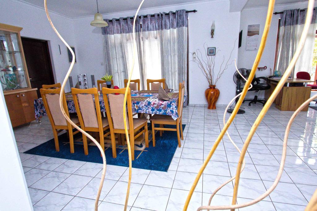 The Blue Beach Guesthouse Negombo Luaran gambar
