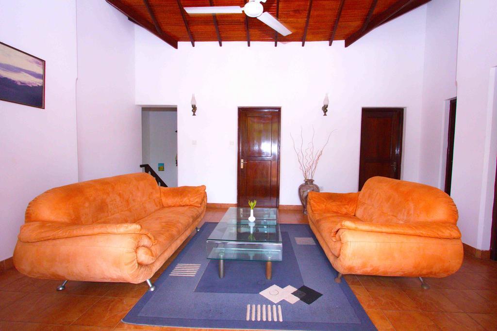 The Blue Beach Guesthouse Negombo Luaran gambar